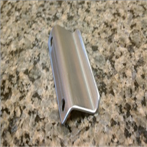 REAR RETAINING BKT, WR 07 - 32133